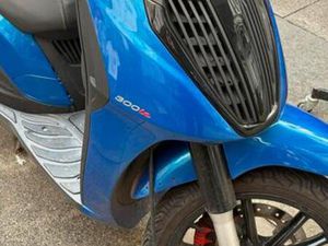 PIAGGIO CARNABY 300IE - TOPSTAAT! PIAGGIO BEVERLY — MOTOREN | PIAGGIO — MARKTPLAATS