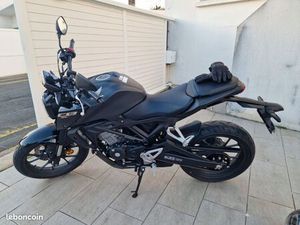 MOTO HONDA CB125R -2025