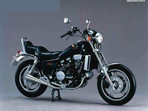 750 VFC 1982 À REMETTRE EN ROUTE