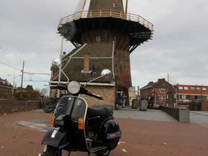 ② VESPA PX200 MILLENIUM (2001)