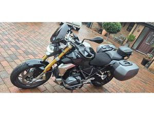 BMW R 1250 R SE NAKED PETROL CLAW-SHIFTED CARDAN EURO 5 (136 PS) 1254 CC