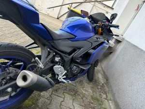 YAMAHA R3