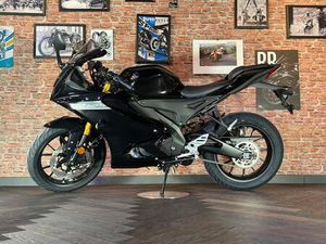 YAMAHA YZF-R125 SCHWARZ SOFORT