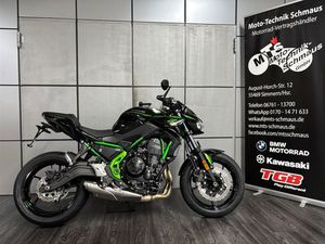 KAWASAKI Z650 SCHWARZ & SCHWARZ/GRÜN MIT UMBAU