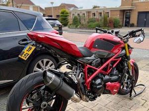 848 BJ2013, VEEL CARBON EN OHLINS STUURDEMPER