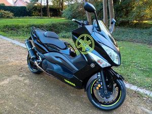 ② YAMAHA TMAX