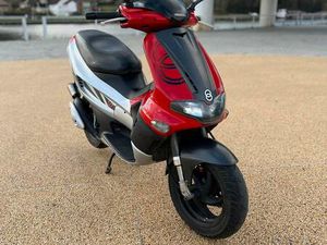 ② GILERA RUNNER 70 CC B KLASSE