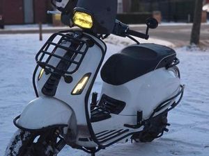 ② VESPA SPRINT 50 CC B KLASSE A/B KNOP FULL OPTION + CARBON