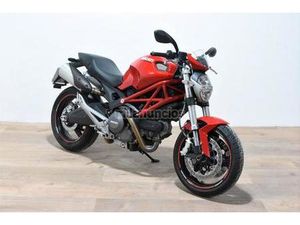 DUCATI - MONSTER 696