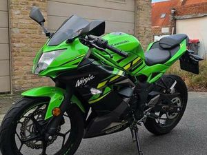 ② KAWASAKI NINJA 125 CC A1