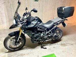② TRIUMPH TIGER 800