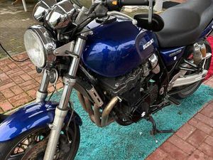 SUZUKI GSX 750 INAZUMA