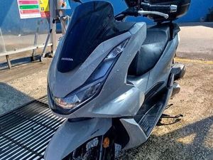 PCX HONDA 2024 COM BAÚ AGUALVA E MIRA-SINTRA