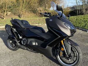 YAMAHA TMAX 560