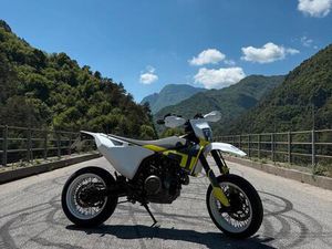 HUSQVARNA 701 SUPERMOTO
