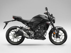 HONDA CB 300 R, NAKED, IMMATRICULATION D’UN JOUR, CHF 5'900.-