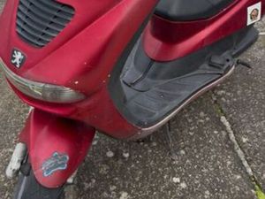 SCOOTER ELYSEO COM 80 CC SÓ PEGAR E ANDAR NOGUEIRA E SILVA ESCURA