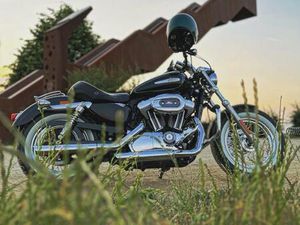 ② HARLEY-DAVIDSON SPORTSTER 1200