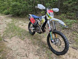 HUSQVARNA FE 450 →