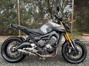YAMAHA MT-09