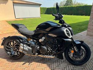 DUCATI DIAVEL V4