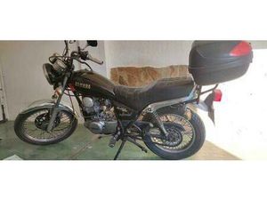 YAMAHA - SR250