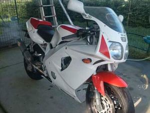 YAMAHA - FZR 600 R