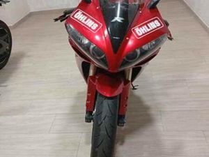 YAMAHA - R1