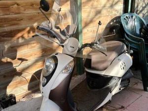 SYM SCOOTER 45 KM GEEL KENTEKEN BOUWJAAR 2012 — SCOOTERS | SYM — MARKTPLAATS