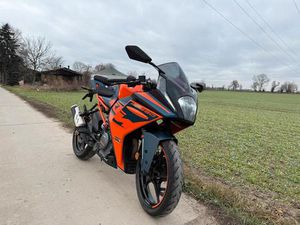 KTM RC 390 FACELIFT WENIG KILOMETER