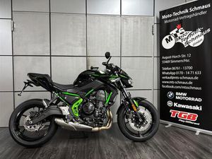 KAWASAKI Z650 SCHWARZ & SCHWARZ/GRÜN MIT UMBAU