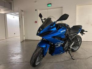 SUZUKI GSX-8R