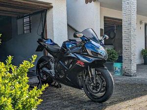 SUZUKI GSXR 750 K7