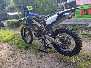 MOTOCROSS YAMAHA YZ450F MODEL 2022.
