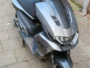 ELEKTRISCHE SCOOTER - 1 JAAR OUD — SCOOTERS | VESPA — MARKTPLAATS