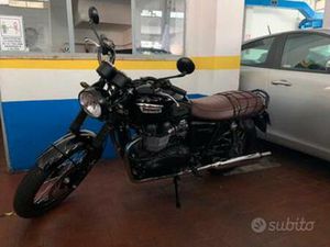 TRIUMPH BONNEVILLE T100 BLACK