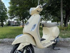 PIAGGIO VESPA 50 CC, SCOOTERS / MOPEDS