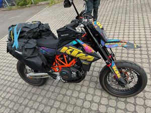 KTM 690 SMC-R SUPERMOTO MIT AKRAPOVIC EINZELSTÜCK