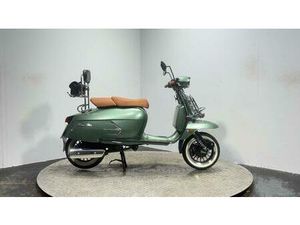 ROYAL ALLOY GP 125 AC 2021 ONLY 900 MILES VERY CLEAN MODERN RETRO SCOOTER 125 CC 124 CC