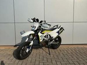 HUSQVARNA 701 SUPERMOTO