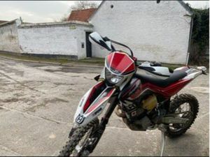 MAGNIFIQUE HUSQUVARNA 449 TE