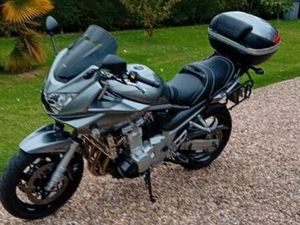 A VENDRE OU ÉCHANGE TRÉS BELLE SUZUKI GSF 1250 ABS