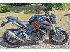 SUZUKI GSR 750 CARBONE