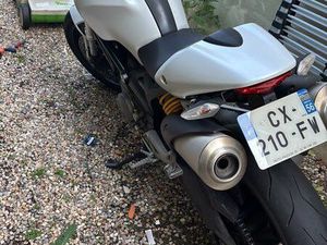 VEND MOTO DUCATI MONSTRE 696
