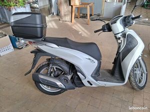 SCOOTER HONSA 125 SH 2751KMS