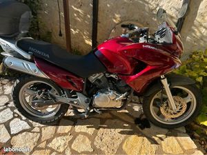 HONDA VARADERO 125 - TRÈS BON ÉTAT - 14 500 KM