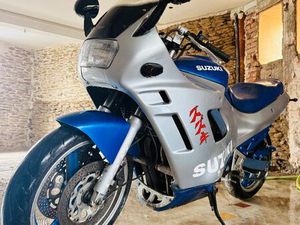 ?️ SUZUKI 750 GSXF – 73 470 KM – MOTO SAINE ET FIABLE