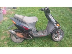 SCOOTER 50 2T GILERA STALKER VENDU A LA PIÈCE OU COMPLET EN FONCTION DE LA DEMANDE PEUT ÊTRE ANNÉE 2004 A VÉRIFIER AVEC POT NINJA SI 1 PIÈCE VOUS INTÉRESSE MERC