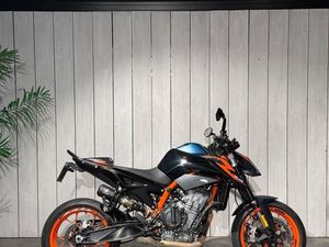 KTM 890 DUKE R - LE SHOWROOM