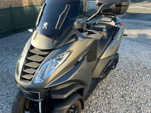 A VENDRE. SCOOTER PEUGEOT MÉTROPOLIS 400 CM3